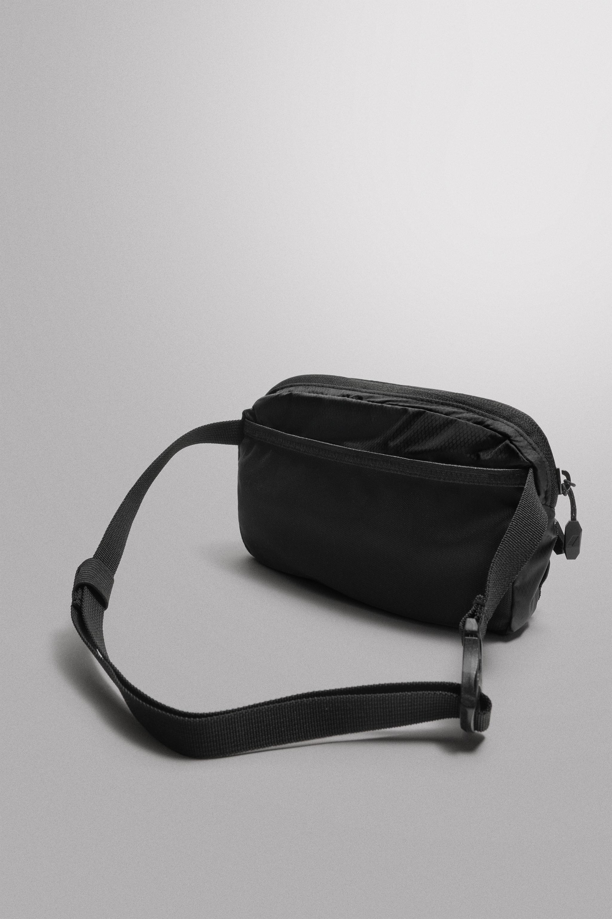 TECHNICAL SPORTY BELT BAG